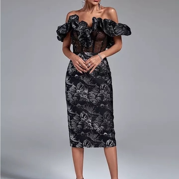 Glamorous Black Floral Christmas Mesh Sequins Off-Shoulder Dress - Picture 5 of 16